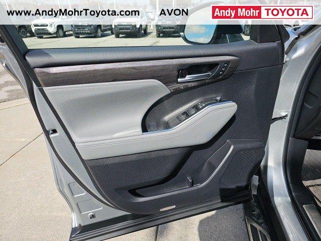 used 2024 Toyota Highlander car, priced at $41,930