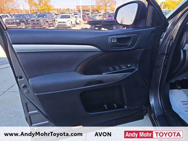 used 2014 Toyota Highlander car, priced at $17,171