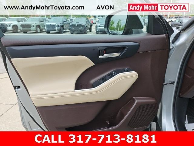 used 2021 Toyota Highlander car, priced at $33,422