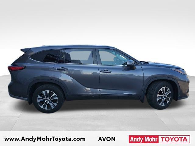 used 2022 Toyota Highlander car, priced at $34,331