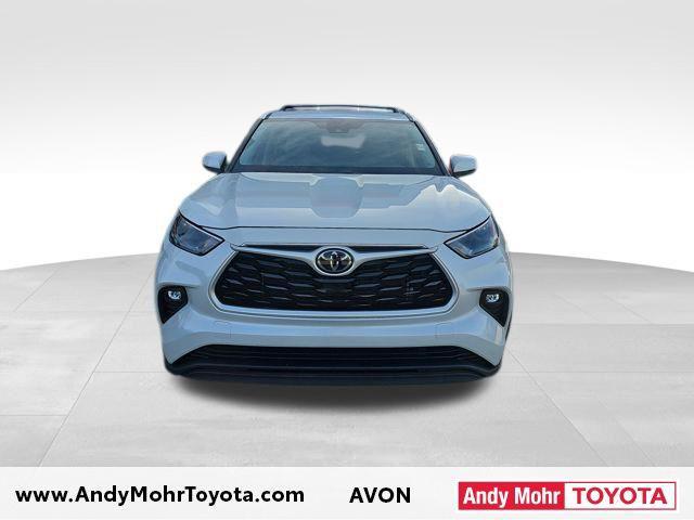 used 2022 Toyota Highlander car, priced at $32,166