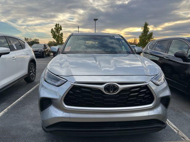 used 2021 Toyota Highlander car, priced at $26,557