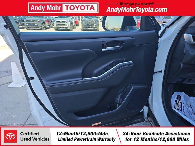 used 2022 Toyota Highlander Hybrid car, priced at $32,075