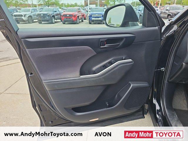 used 2021 Toyota Highlander Hybrid car, priced at $30,807