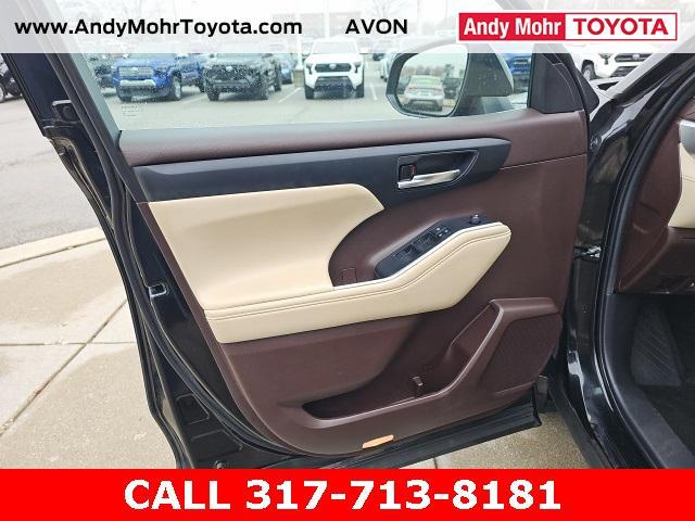 used 2022 Toyota Highlander Hybrid car, priced at $36,648