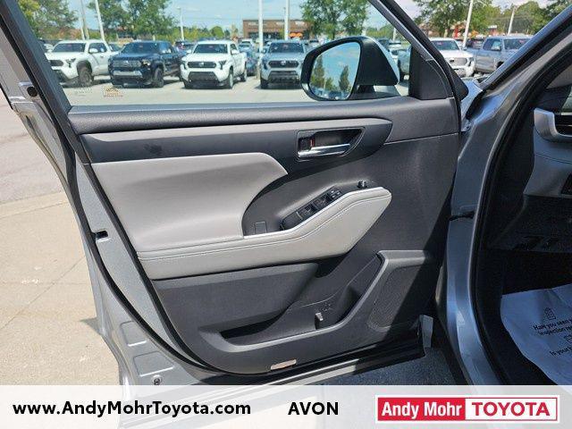 used 2020 Toyota Highlander car, priced at $31,917