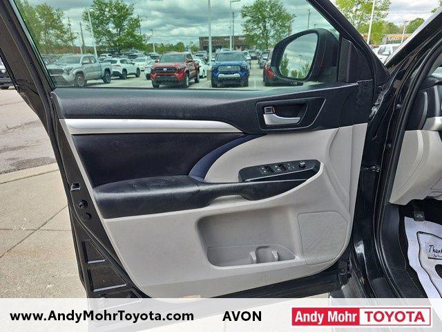 used 2019 Toyota Highlander car, priced at $22,223