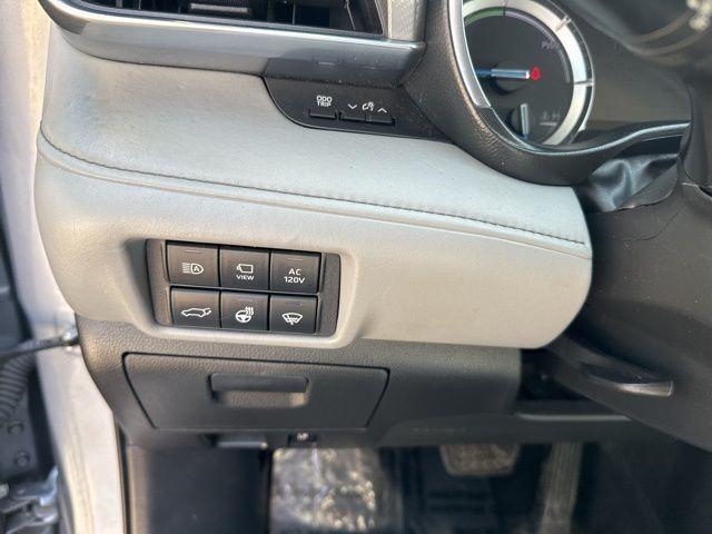 used 2022 Toyota Highlander Hybrid car, priced at $35,222