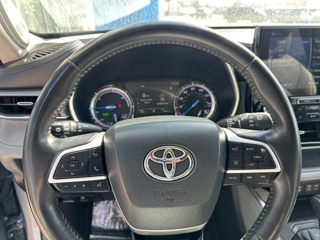 used 2022 Toyota Highlander Hybrid car, priced at $35,222