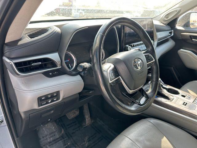used 2022 Toyota Highlander Hybrid car, priced at $35,222