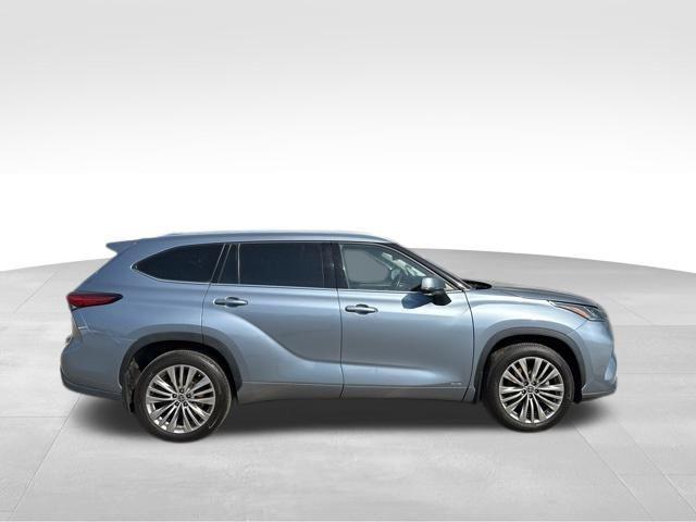 used 2022 Toyota Highlander Hybrid car, priced at $35,222