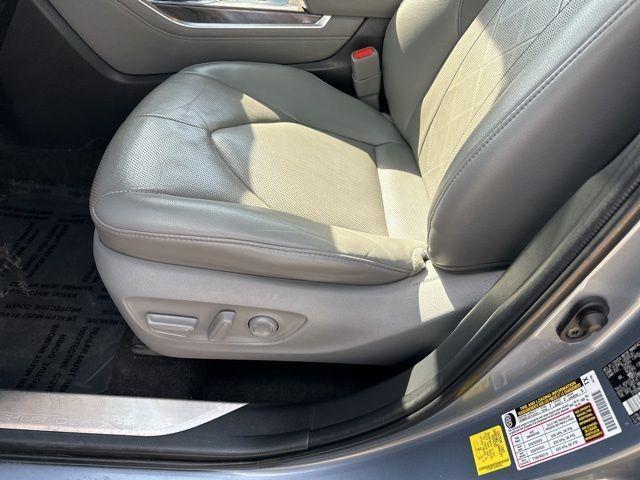 used 2022 Toyota Highlander Hybrid car, priced at $35,222