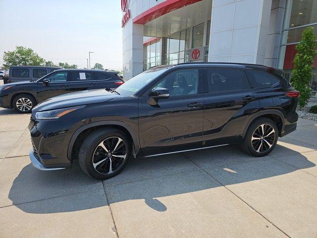 used 2022 Toyota Highlander car, priced at $37,774