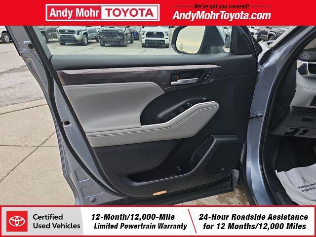 used 2022 Toyota Highlander Hybrid car, priced at $37,192