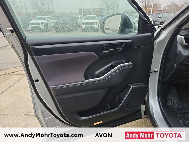 used 2023 Toyota Highlander Hybrid car, priced at $39,977