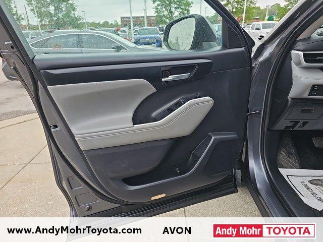 used 2020 Toyota Highlander Hybrid car, priced at $35,753