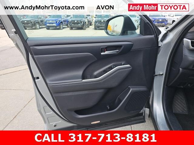 used 2023 Toyota Highlander car, priced at $38,612