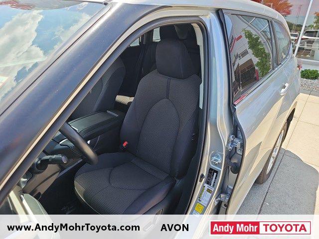 used 2022 Toyota Highlander car, priced at $32,004
