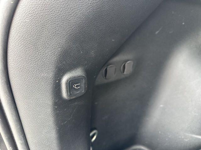 used 2019 Jeep Cherokee car, priced at $12,034