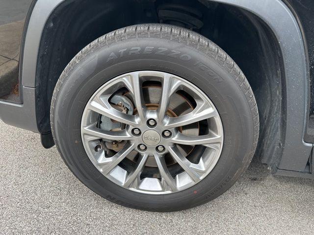 used 2019 Jeep Cherokee car, priced at $12,034
