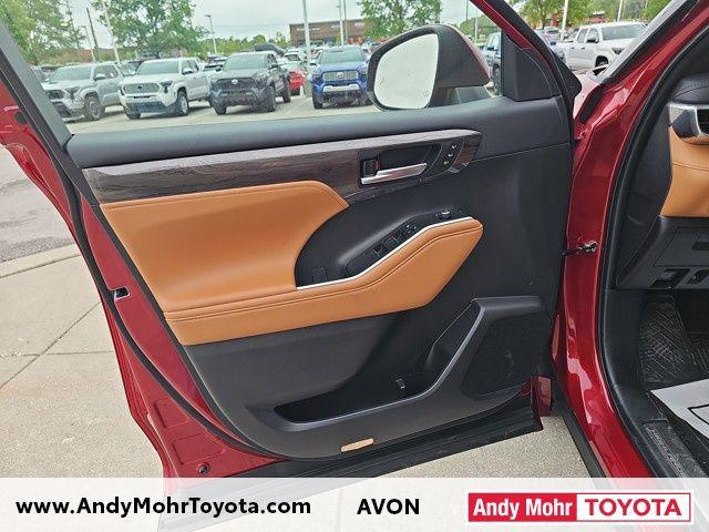 used 2023 Toyota Highlander Hybrid car, priced at $51,174