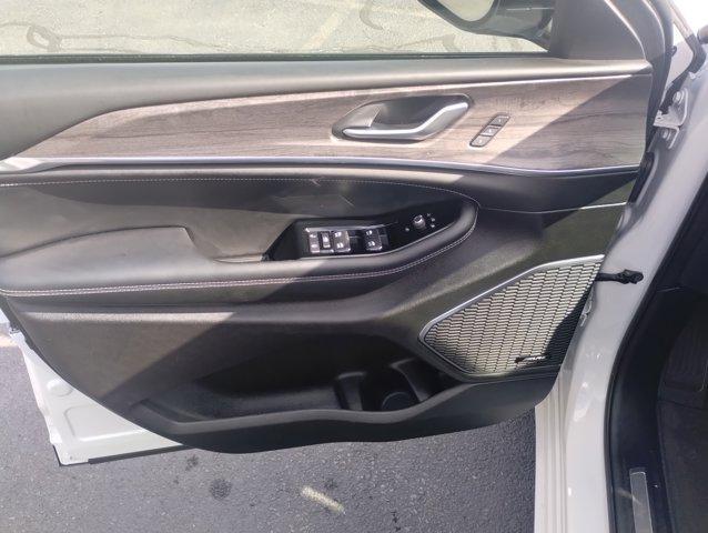 used 2024 Jeep Grand Cherokee car, priced at $50,924