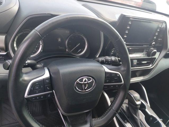 used 2022 Toyota Highlander car, priced at $35,524