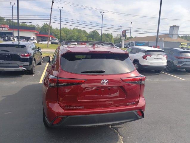used 2022 Toyota Highlander car, priced at $35,524