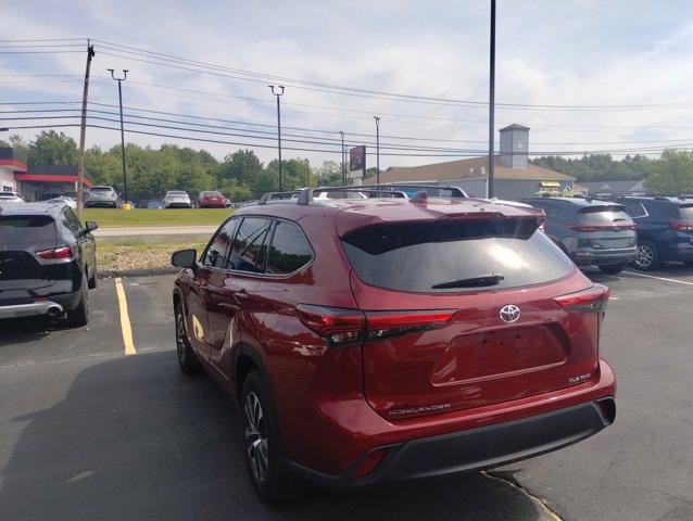 used 2022 Toyota Highlander car, priced at $35,524
