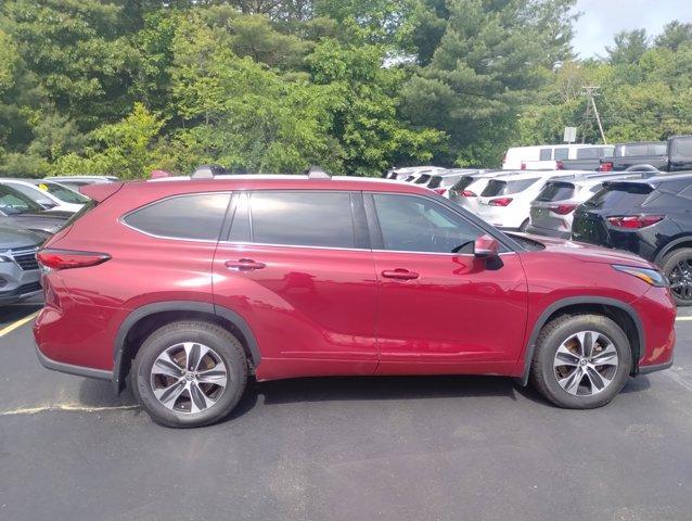 used 2022 Toyota Highlander car, priced at $35,524