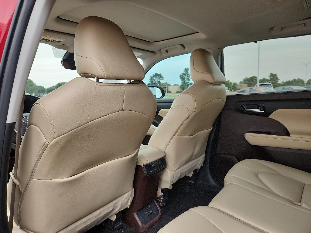 used 2022 Toyota Highlander car, priced at $33,785