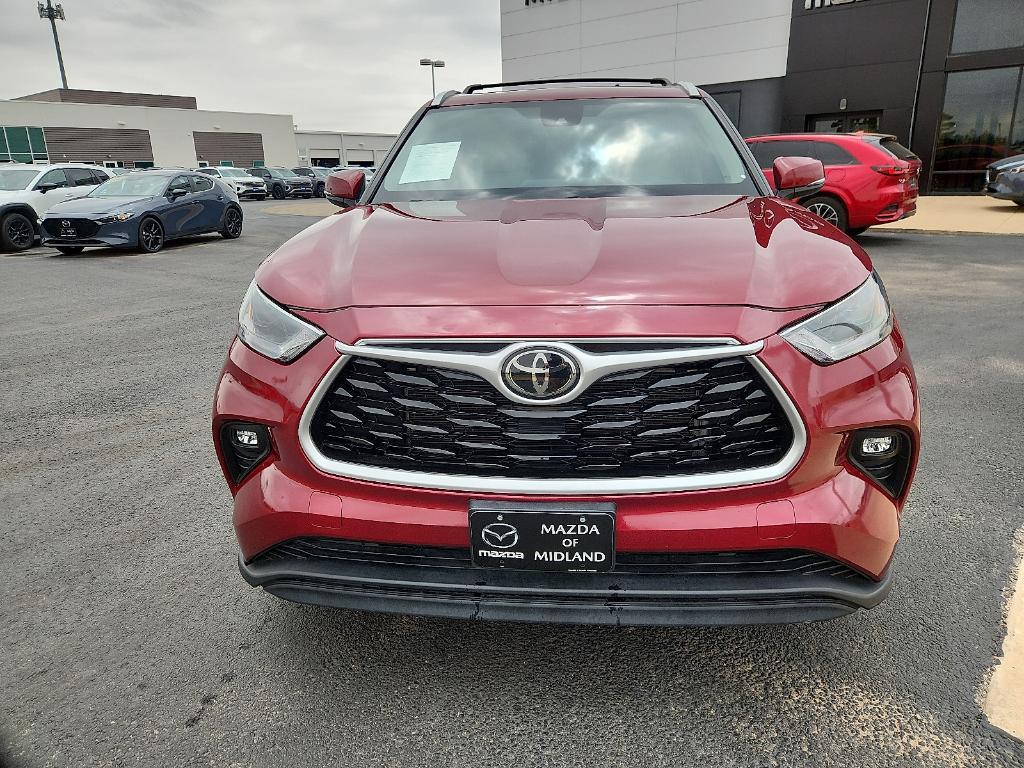 used 2022 Toyota Highlander car, priced at $33,785