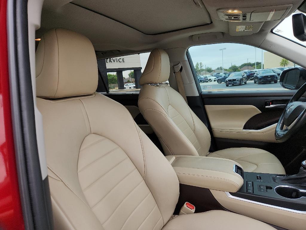 used 2022 Toyota Highlander car, priced at $33,785