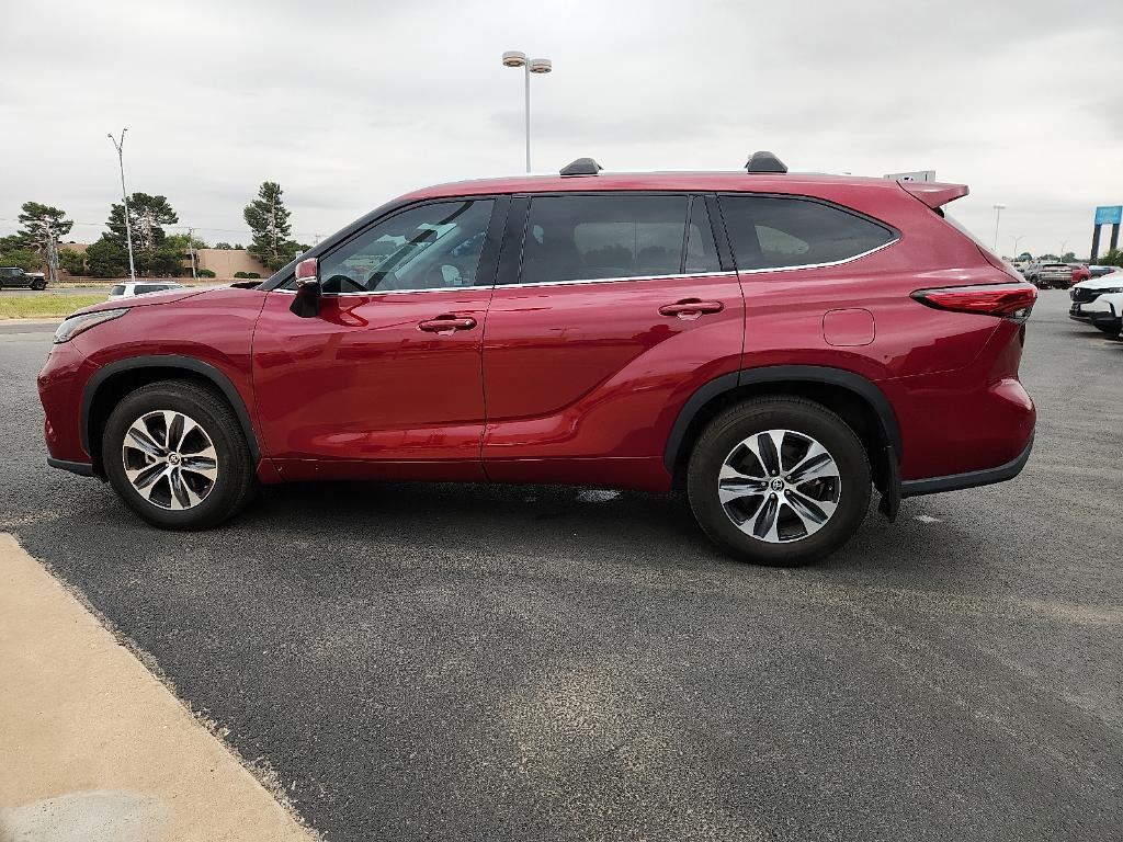 used 2022 Toyota Highlander car, priced at $33,785