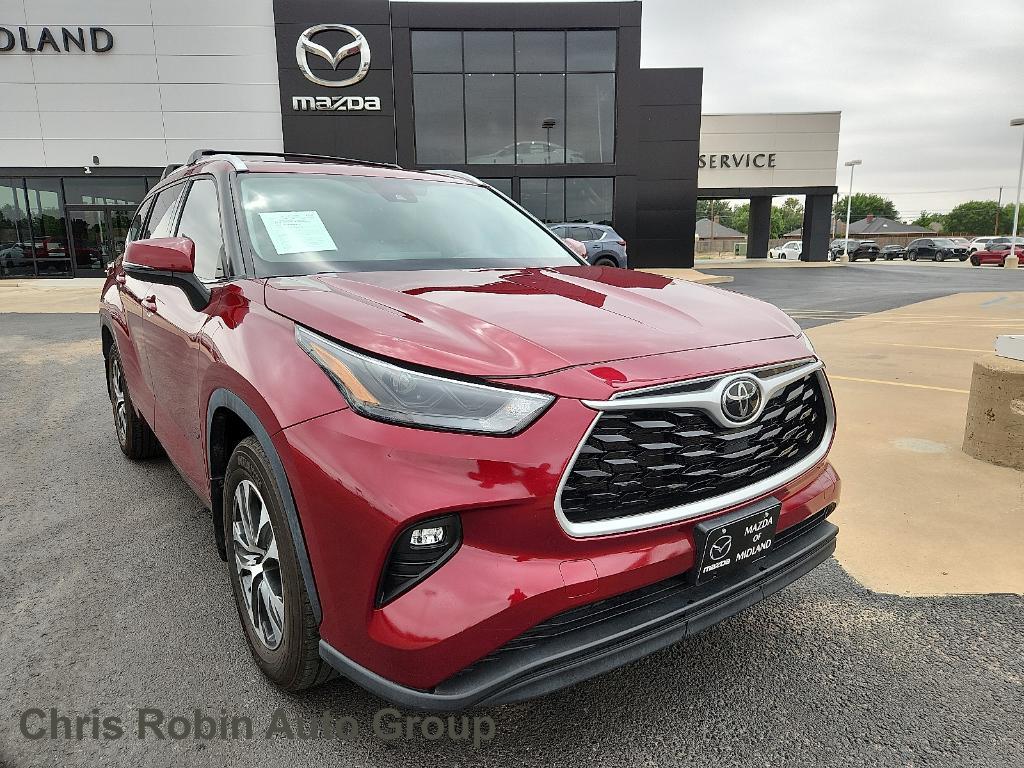 used 2022 Toyota Highlander car, priced at $33,785