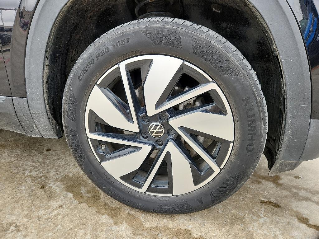 used 2024 Volkswagen Atlas car, priced at $33,858