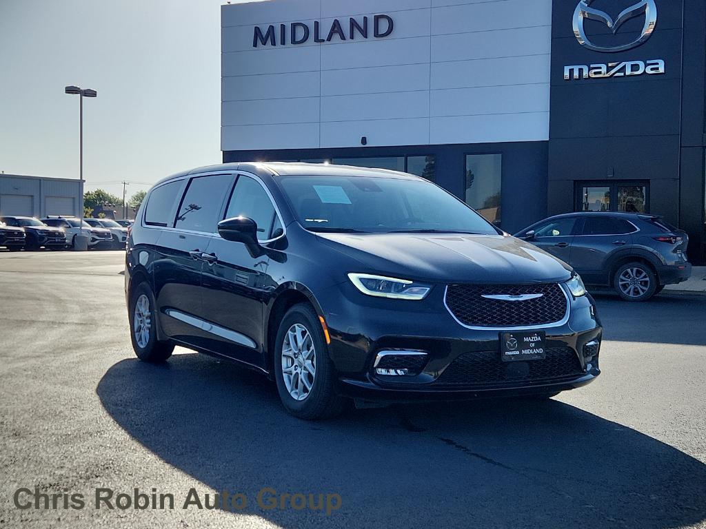 used 2023 Chrysler Pacifica car, priced at $24,984