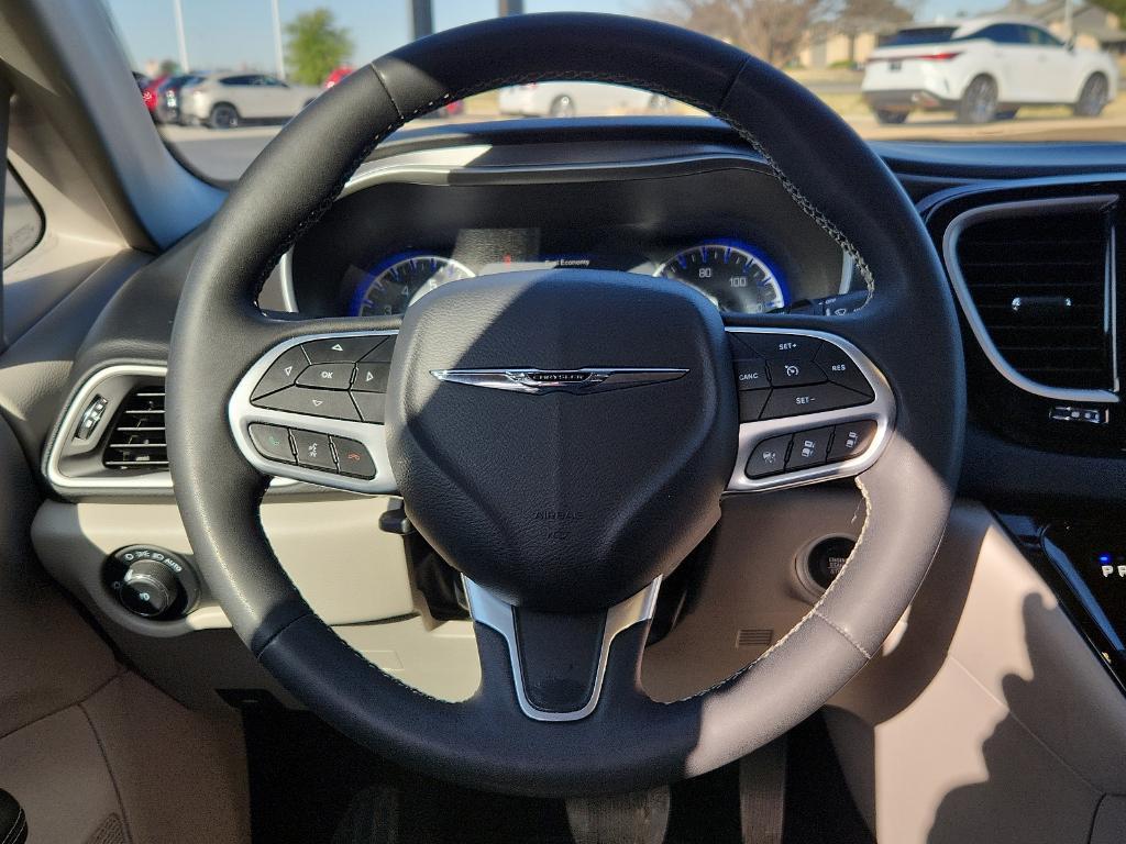 used 2023 Chrysler Pacifica car, priced at $24,637