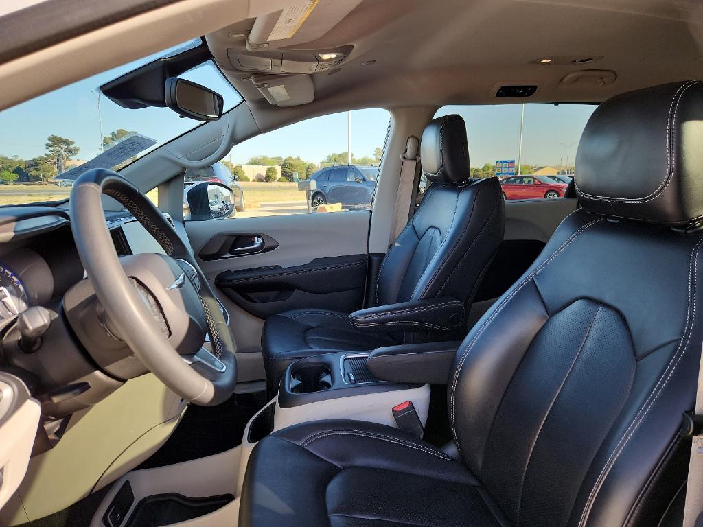 used 2023 Chrysler Pacifica car, priced at $24,637
