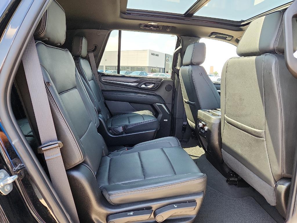 used 2024 GMC Yukon car, priced at $65,995