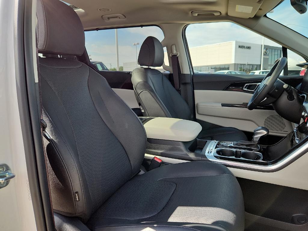 used 2024 Kia Carnival car, priced at $46,800