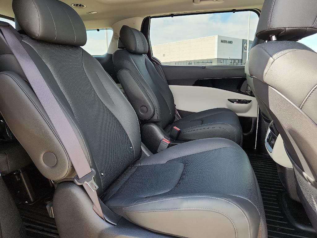 used 2024 Kia Carnival car, priced at $46,800