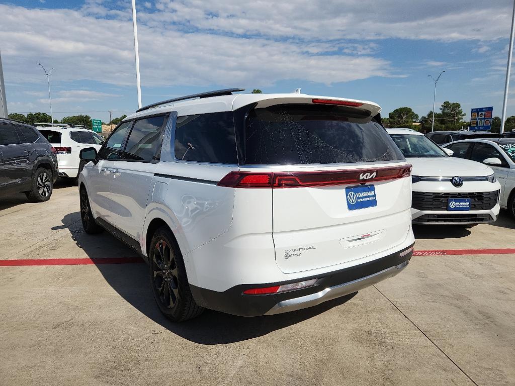 used 2024 Kia Carnival car, priced at $46,800