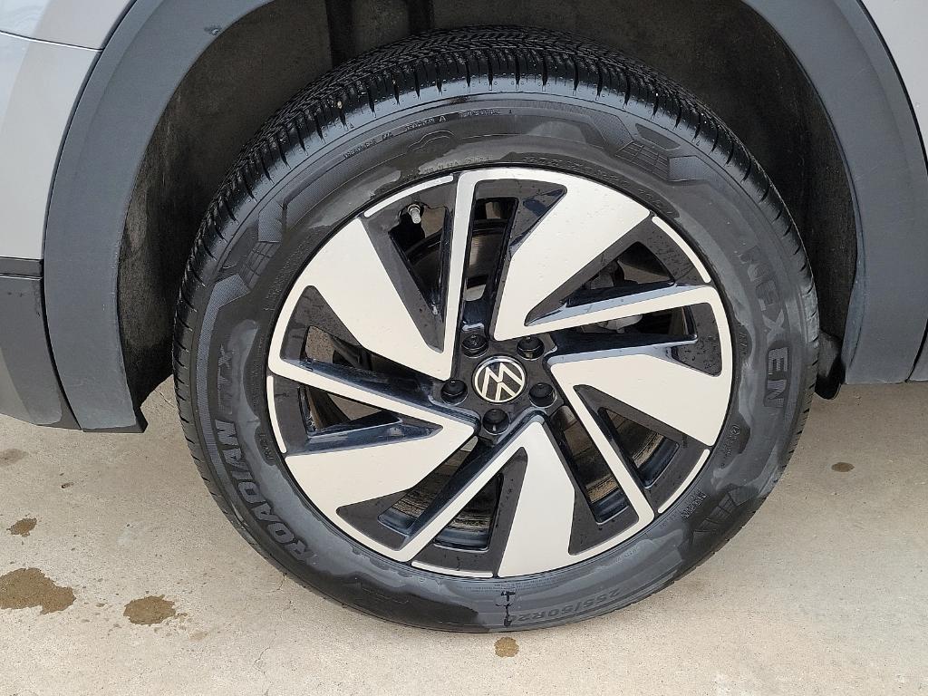 used 2024 Volkswagen Atlas car, priced at $32,680