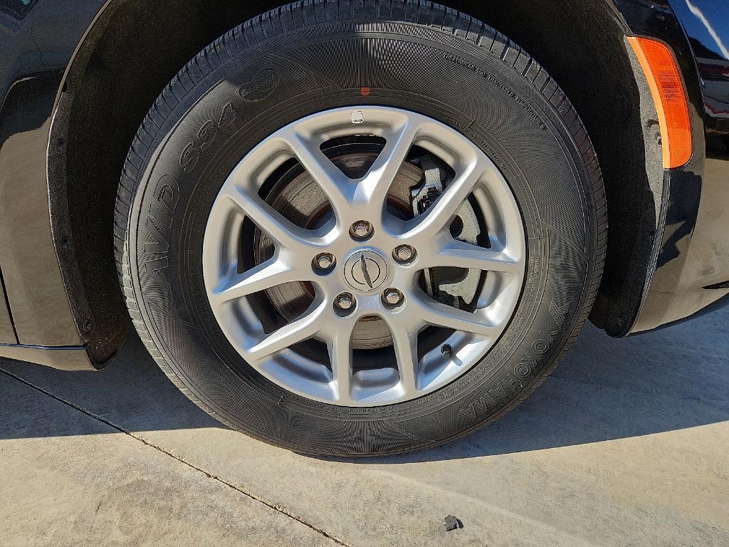 used 2024 Chrysler Pacifica car, priced at $29,995