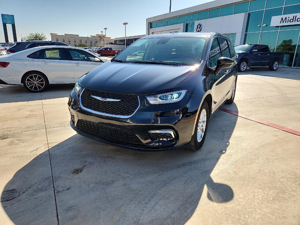 used 2024 Chrysler Pacifica car, priced at $29,995