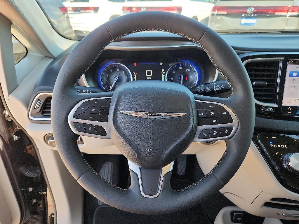 used 2024 Chrysler Pacifica car, priced at $29,995