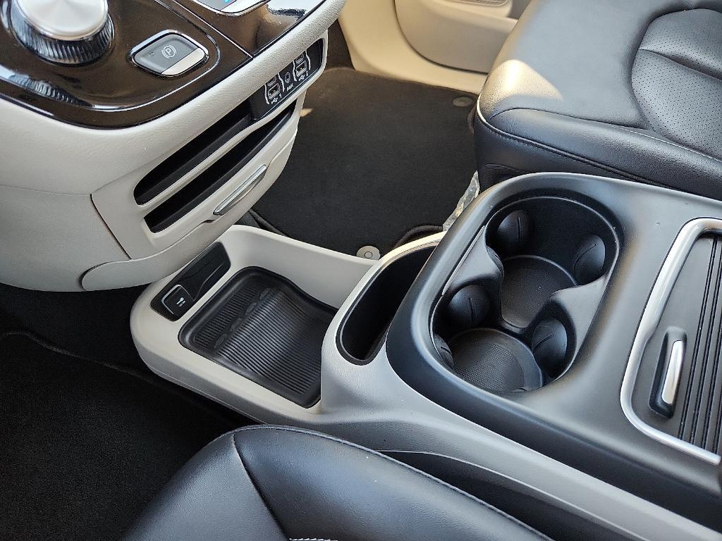 used 2024 Chrysler Pacifica car, priced at $29,995