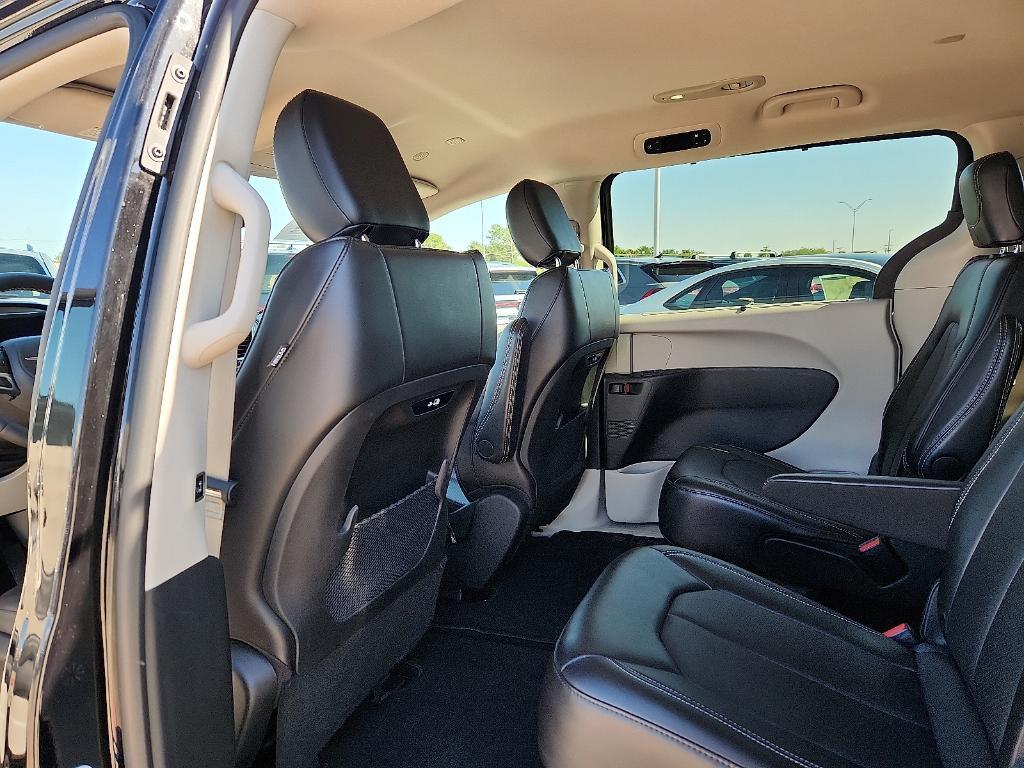 used 2024 Chrysler Pacifica car, priced at $29,995