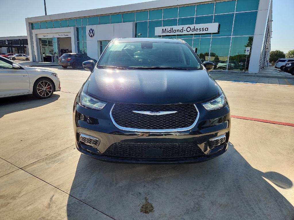 used 2024 Chrysler Pacifica car, priced at $29,995